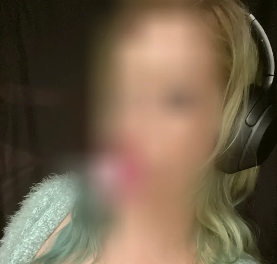 Laura, 35