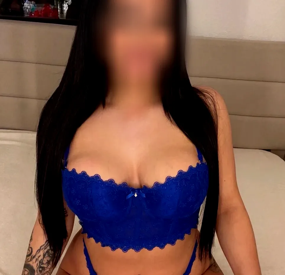 Viktoria, 24